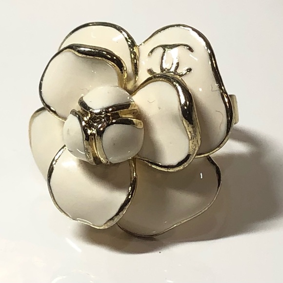 Enamel Flower Bud Cocktail Ring Cream & Gold - Picture 4 of 5